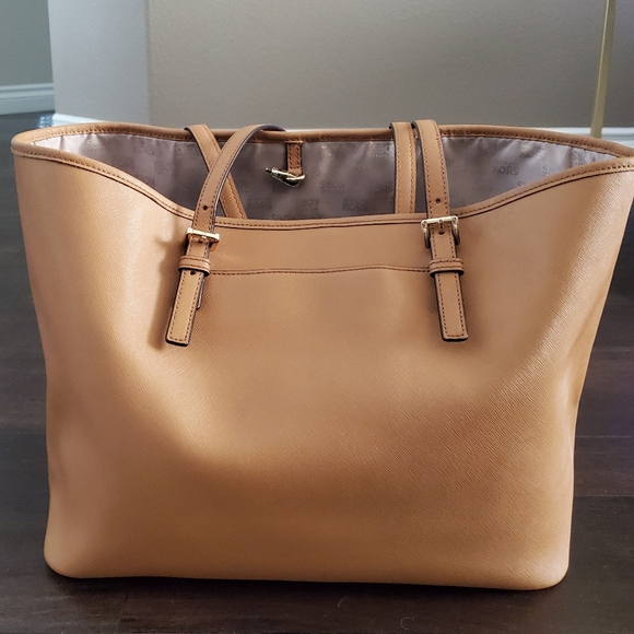 Michael Kors Tote Purse Camel color - Picture 2 of 11